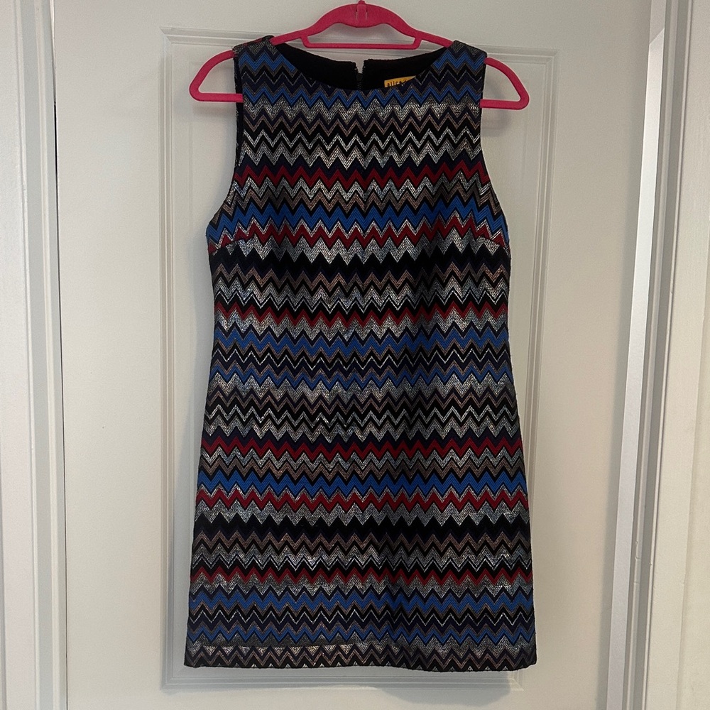 Alice + Olivia Zigzag Sleeveless Shift Dress in Blue & Red metallic cocktail